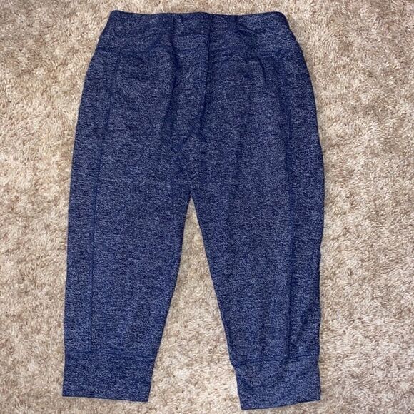 Mondetta Ladies Active Cropped Dark Grey Pants  (Large) - Picture 3 of 9